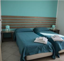 2 bedroom seaside apartments with shared pool, sleeps 4-5